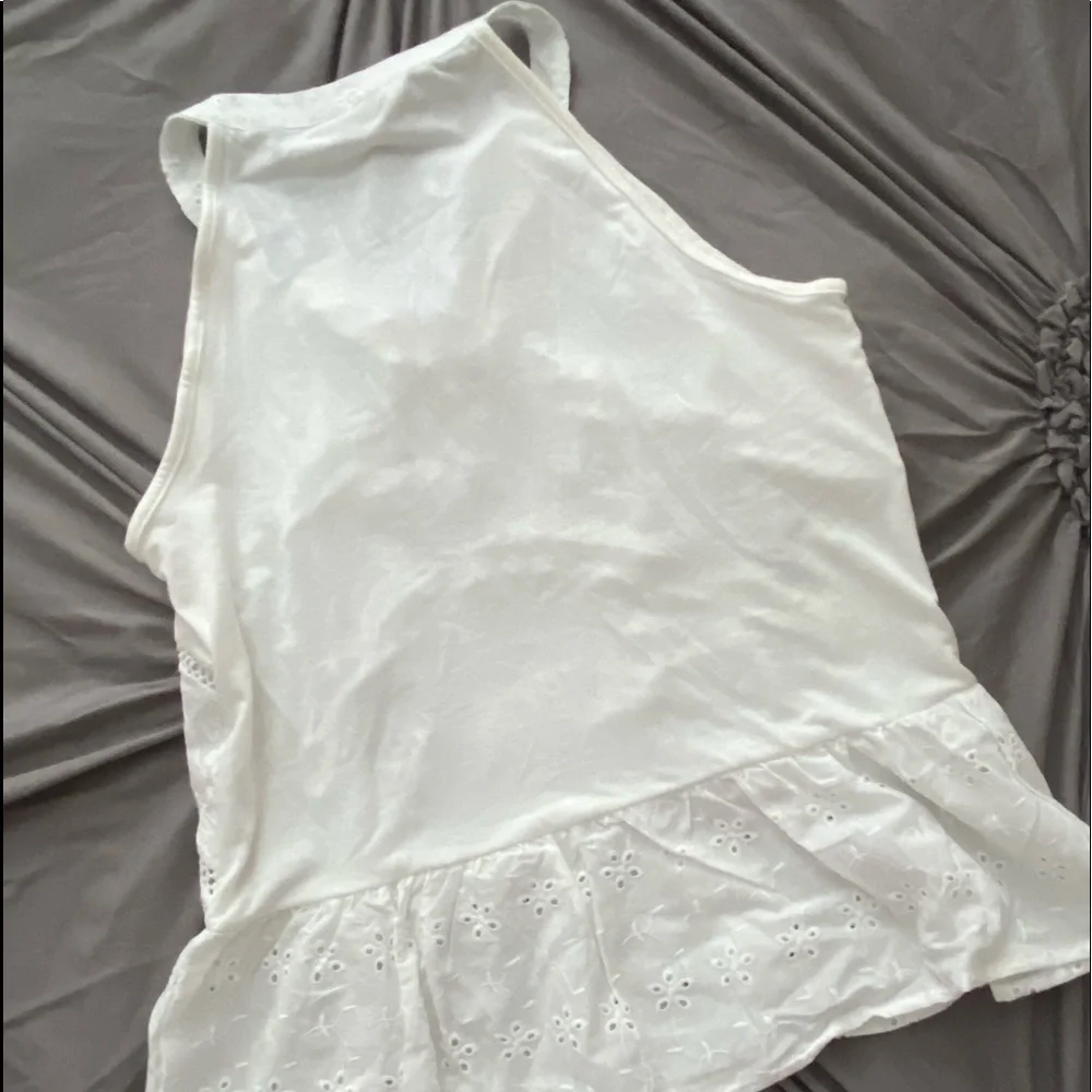 White Top - Picture 2 of 3